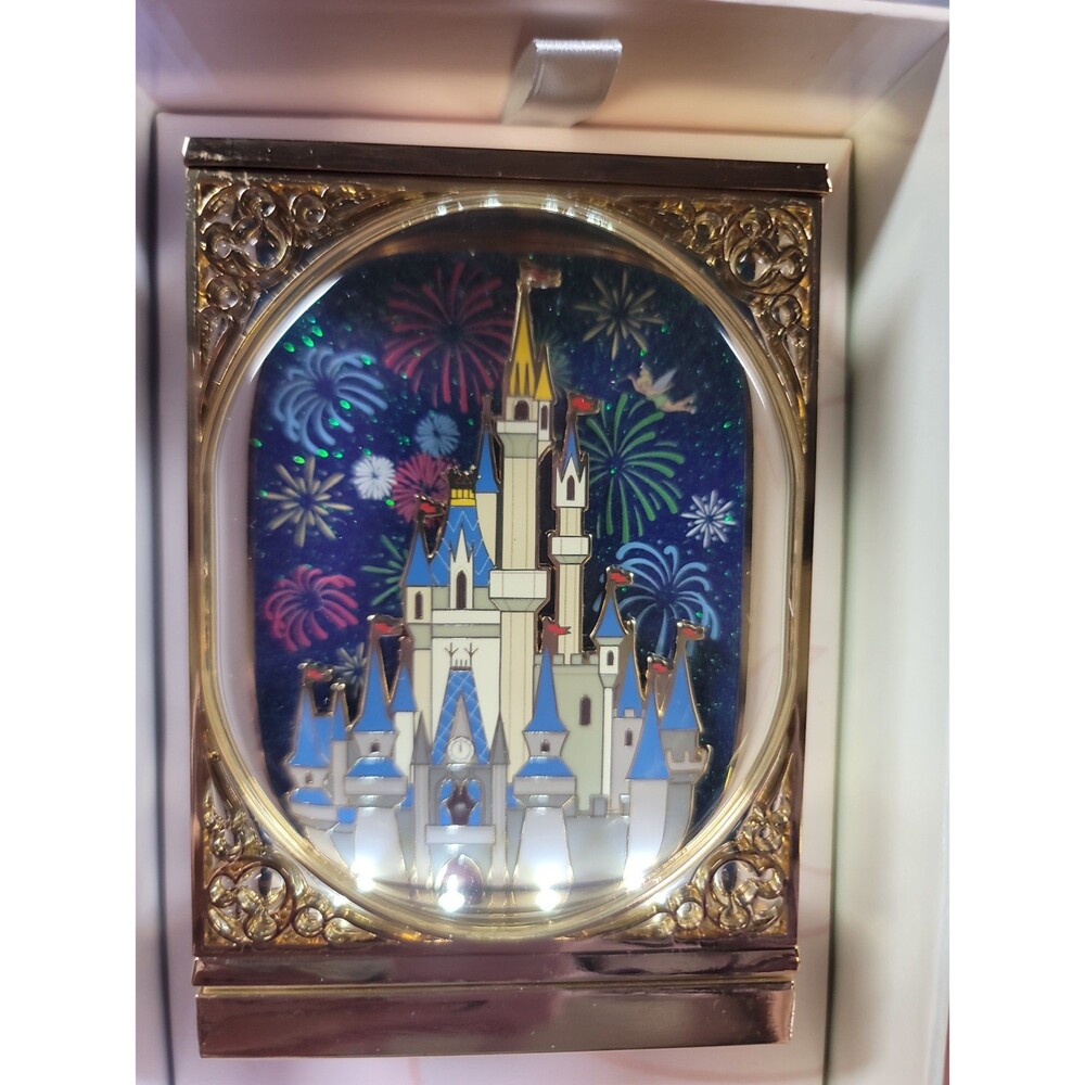 Disney World Magic Hap-Pins Light up Cinderella Castle jumbo pin. Magic castle